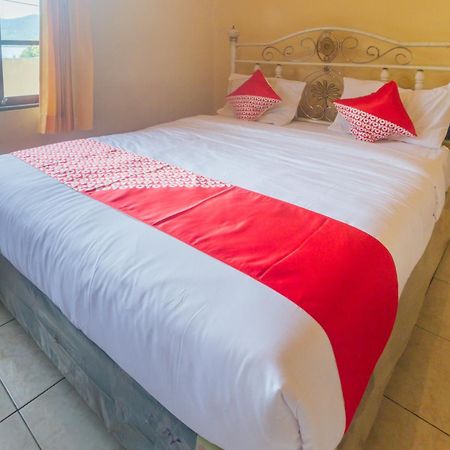 Oyo 2269 Hotel Astika Ambon Bagian luar foto