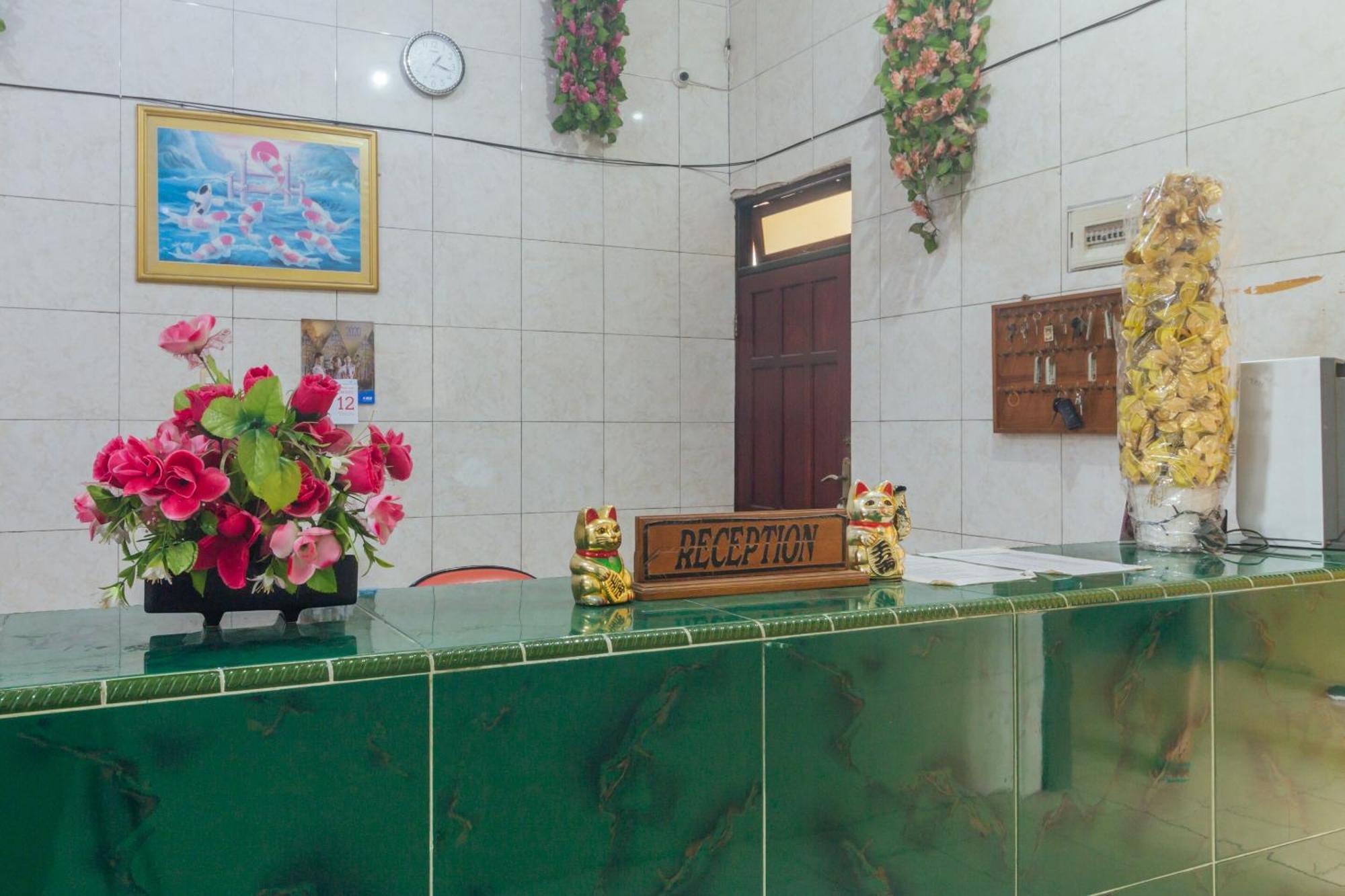Oyo 2269 Hotel Astika Ambon Bagian luar foto