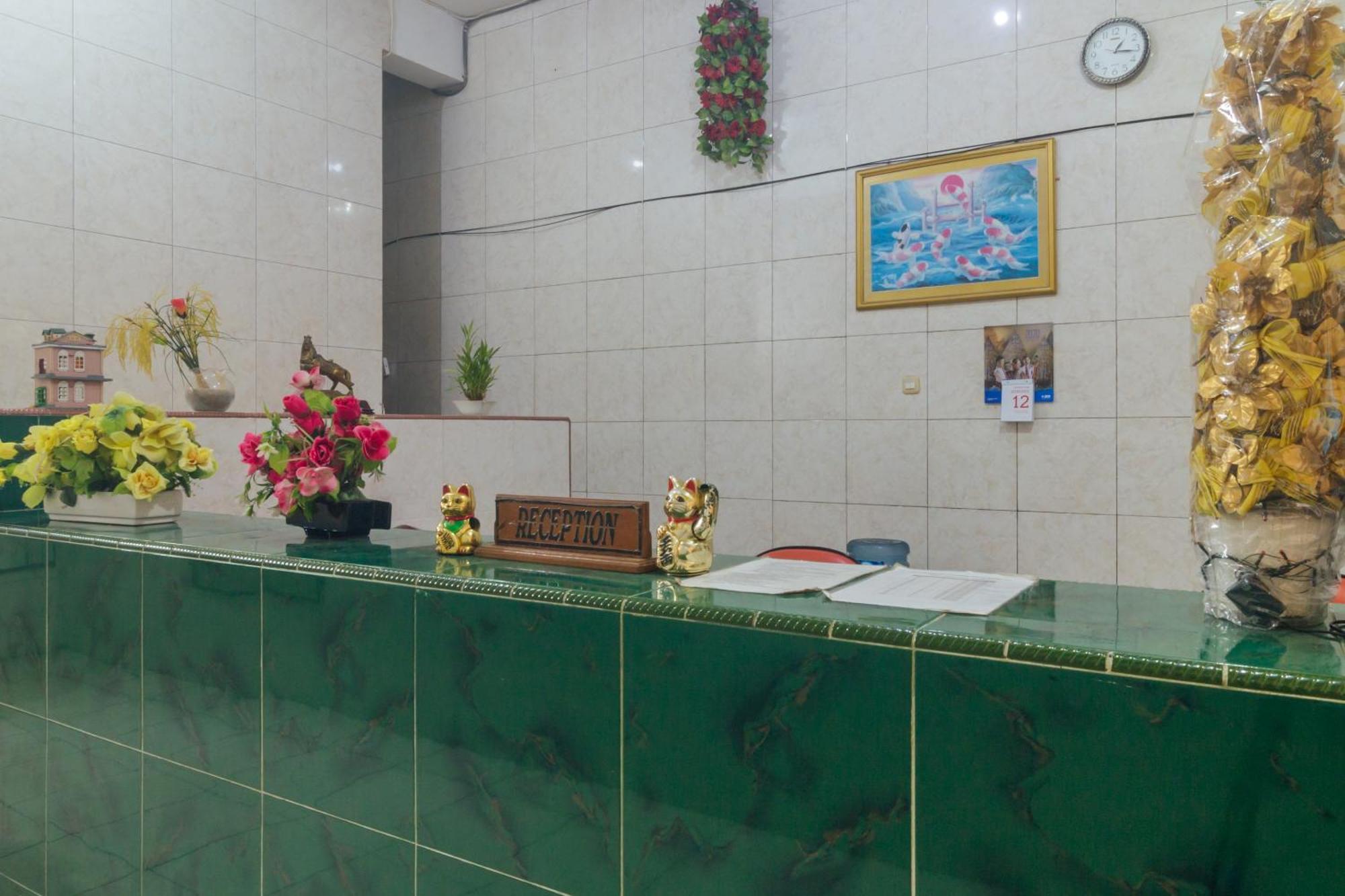 Oyo 2269 Hotel Astika Ambon Bagian luar foto