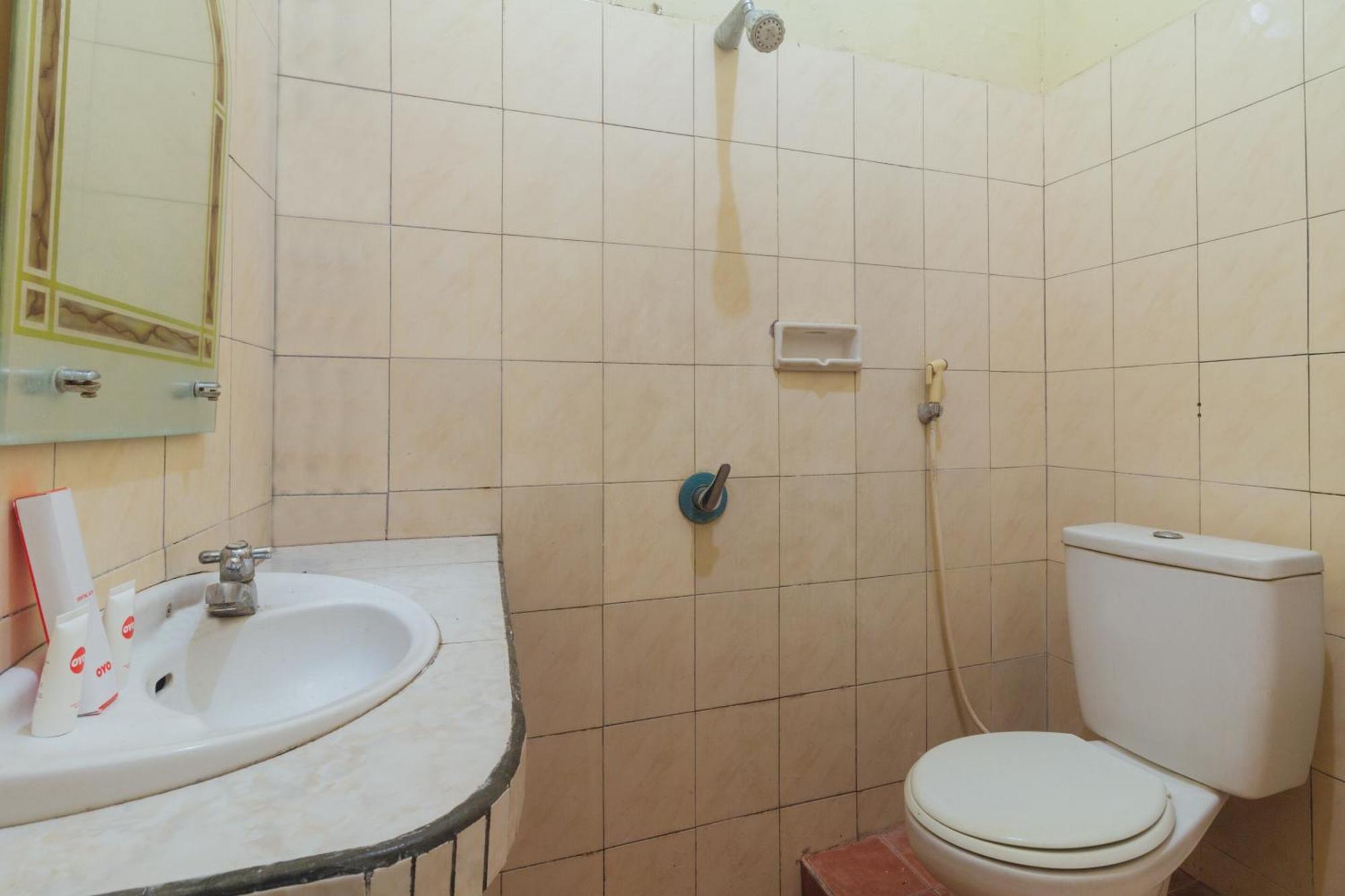 Oyo 2269 Hotel Astika Ambon Bagian luar foto