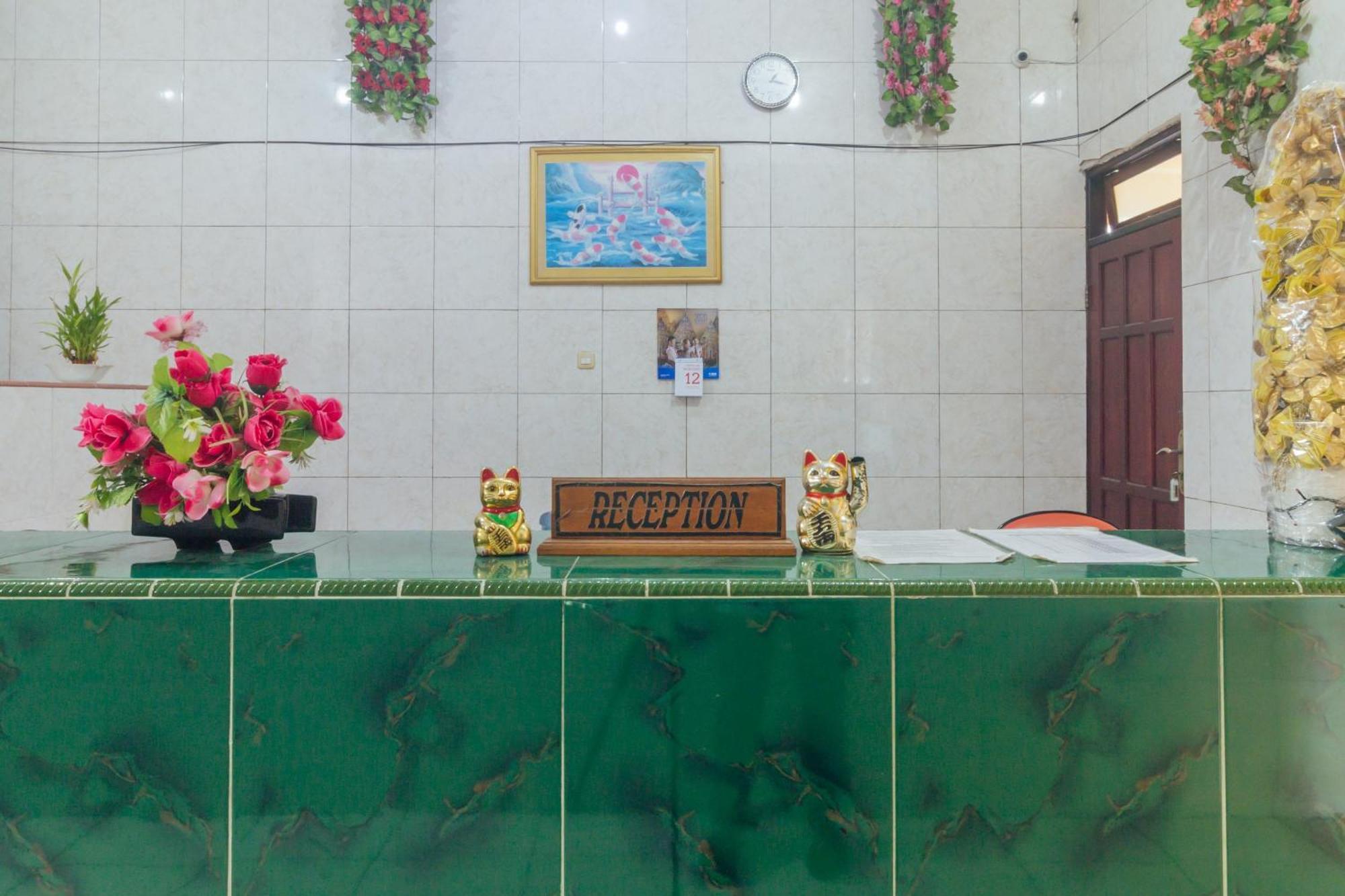 Oyo 2269 Hotel Astika Ambon Bagian luar foto